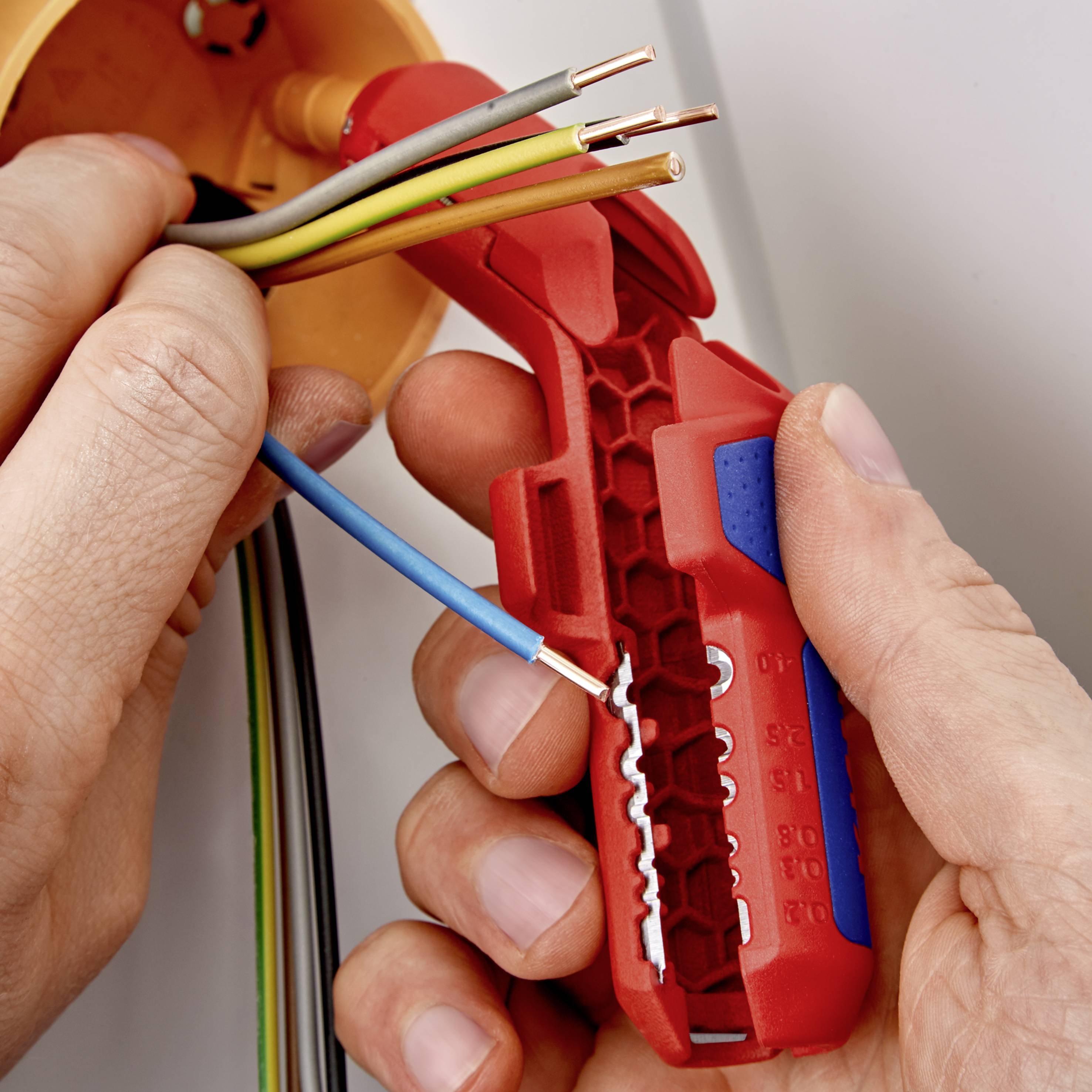 Knipex 16 95 02 SB ErgoStrip Kabelentmanteler Geeignet für Rundkabel, Feuchtraumkabel, Datenkabel, Koaxialkabel 4.8 bis 13mm 0.2