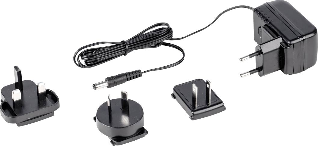 Ein schwarzes Netzteil mit abnehmbarem Kabel und drei verschiedenen Steckadaptern für internationale Steckdosen.