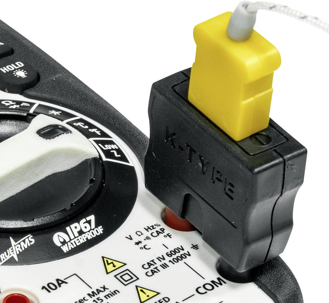 Ein digitales Multimeter mit K-TYPE Fühler, zeigt Einsatzmöglichkeiten für Temperaturmessungen. Markierungen: IP67, CAT IV 600V.