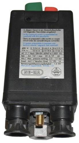 Elektrischer Schutzschalter mit grünem und rotem Knopf, technischen Spezifikationen und CE-Zertifizierung auf dem Gehäuse.