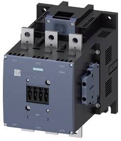 Ein elektrisches Schütz mit Metallteilen und blauer Frontplatte; geeignet zur Steuerung von Stromkreisen in industriellen Anwendungen.