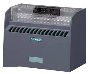 Ein graues Siemens-Gerät mit Lüftungsschlitzen und einem Steckplatz oben, wahrscheinlich ein elektronisches Modul oder Steuergerät.