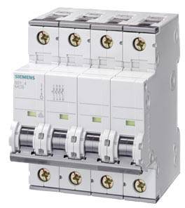 Ein vierpoliger Siemens-Leistungsschutzschalter mit Kippschaltern, die 'ON' und 'OFF' Positionen anzeigen. Designed für elektrische Schutzanwendungen.