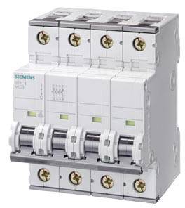 Ein elektrischer Leistungsschalter von Siemens, bestehend aus mehreren schaltbaren Modulen mit grünem Schalter an jedem Modul.