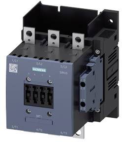 Elektrisches Schütz der Marke Siemens, Modell 3RT2026, für Industrieanwendungen. Frontansicht mit Anschlussklemmen und Gehäuse.