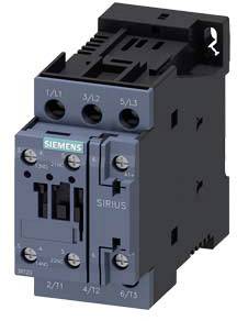 Ein schwarzer elektrischer Schütz der Marke Siemens, Modell Sirius, mit mehreren Anschlussklemmen für Steuerung und Stromführung.
