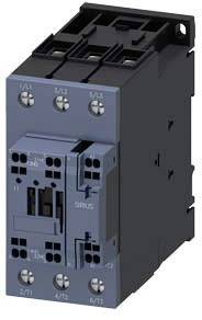 Elektrischer Schütz zur Steuerung von Stromkreisen, mit Anschlussklemmen vorne, montiert auf einem schwarzen Gehäuse.