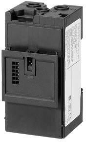 Ein schwarzes elektrisches Modul mit Anschlüssen und seitlicher Beschriftung. Es könnte Teil eines größeren elektrischen Systems sein.