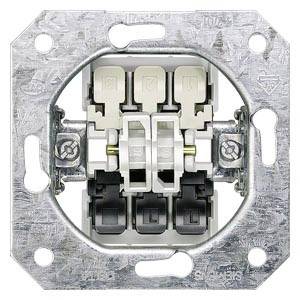 Metallener Unterputzschalter ohne Abdeckung, mit sichtbaren Schrauben und Anschlüssen für die Elektroinstallation.