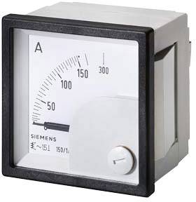 Analoges Amperemeter der Marke Siemens mit Skala von 0 bis 300 Ampere. Zeiger steht auf etwa 50 Ampere.