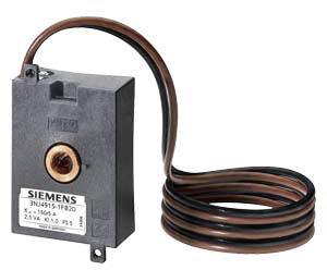 Ein schwarzer elektrischer Bauteil mit braunen Kabeln, markiert mit 'Siemens 3NJ4515-1FR20', wird aus der Nahperspektive gezeigt.