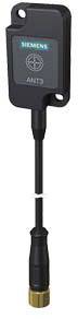 Ein schwarzer Antennen-Adapter mit einem Siemens-Logo, gekennzeichnet mit 'ANT3'. Ein Kabel mit Metallanschluss ragt nach unten.