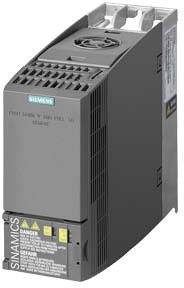 Ein schmaler, schwarzer Antrieb von Siemens, mit dem Namen 'SINAMICS'. Das Gerät hat Lüftungsschlitze und Warnhinweise auf der Vorderseite.