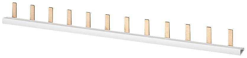 Ein Kupfer-Sammelschienen-System mit mehreren gleichmäßig verteilten senkrechten Anschlüssen auf einer weißen Halterung.