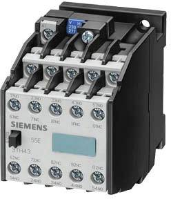 Ein elektrischer Schütz von Siemens, Modell 3TH43, mit Schraubverbindungen. Spannung: 230/277 V. Geeignet für Industriesteuerungen.