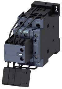 Ein elektrisches Leistungsschütz mit mehreren Kabelverbindungen, verwendet zur Steuerung großer Strommengen in industriellen Anwendungen.