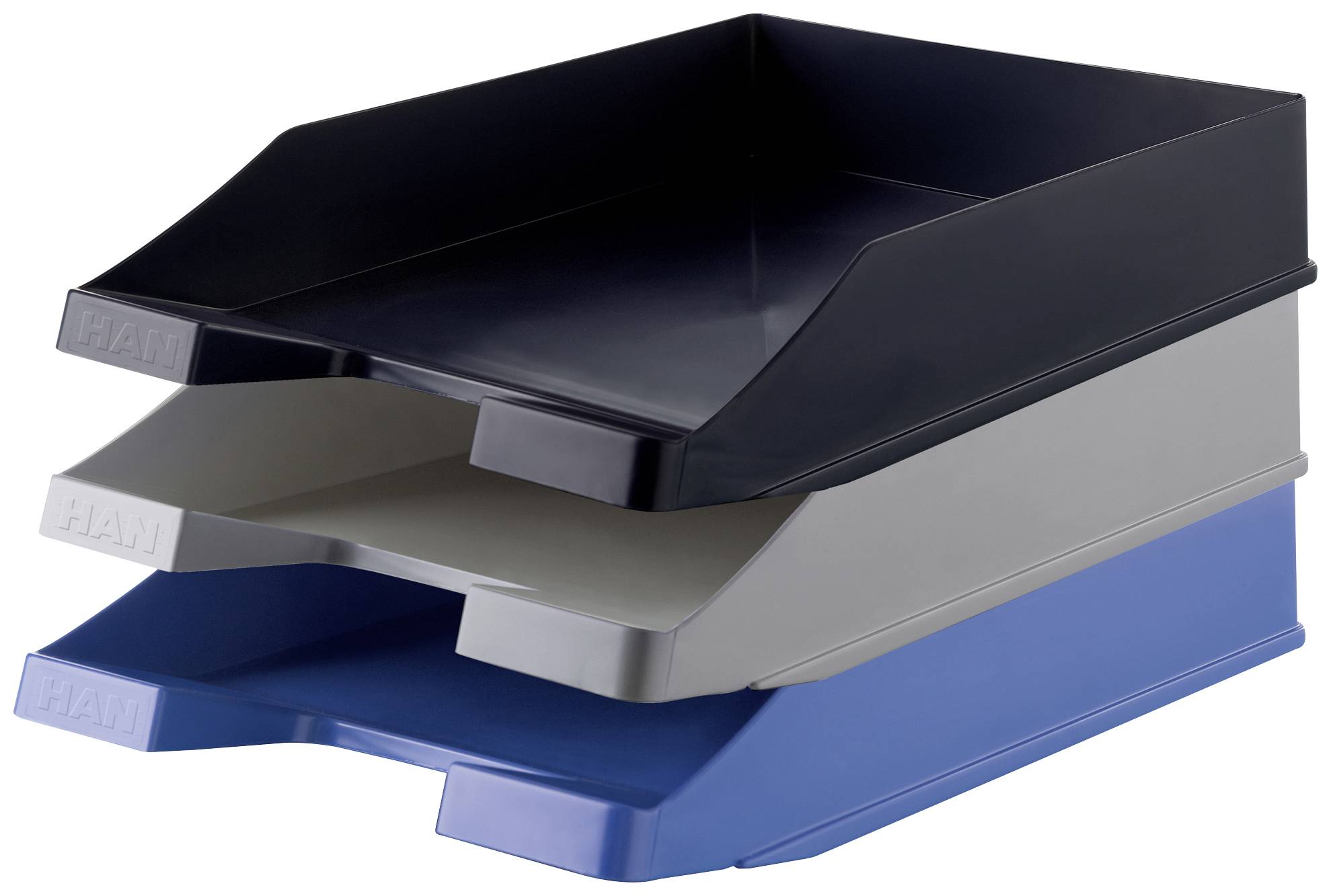 Drei übereinander gestapelte Papierablagen in den Farben Schwarz, Grau und Blau.