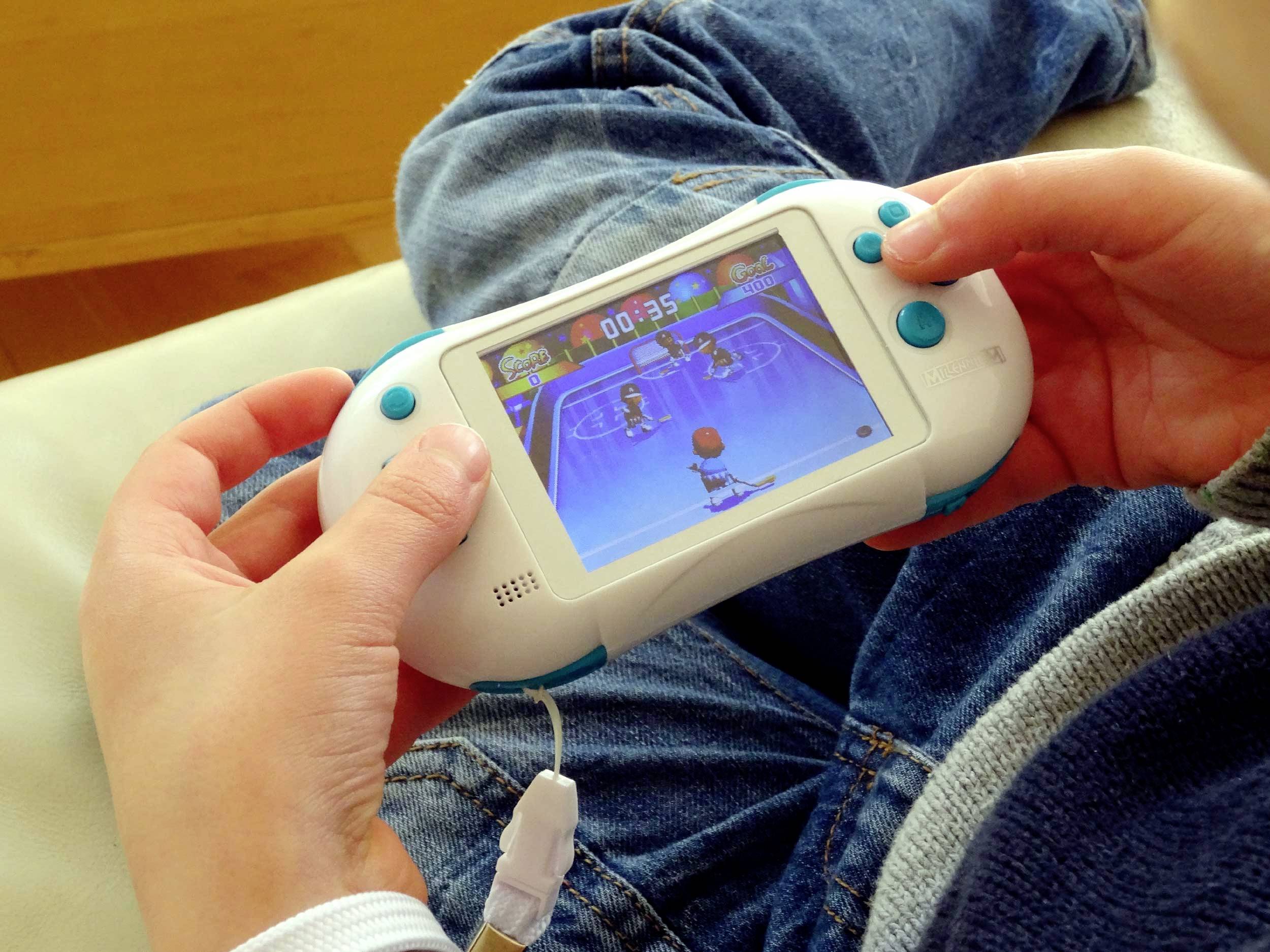 Millennium Arcade 202 Tragbare Spielkonsole Weiß inkl. 202 Spieleklassikern