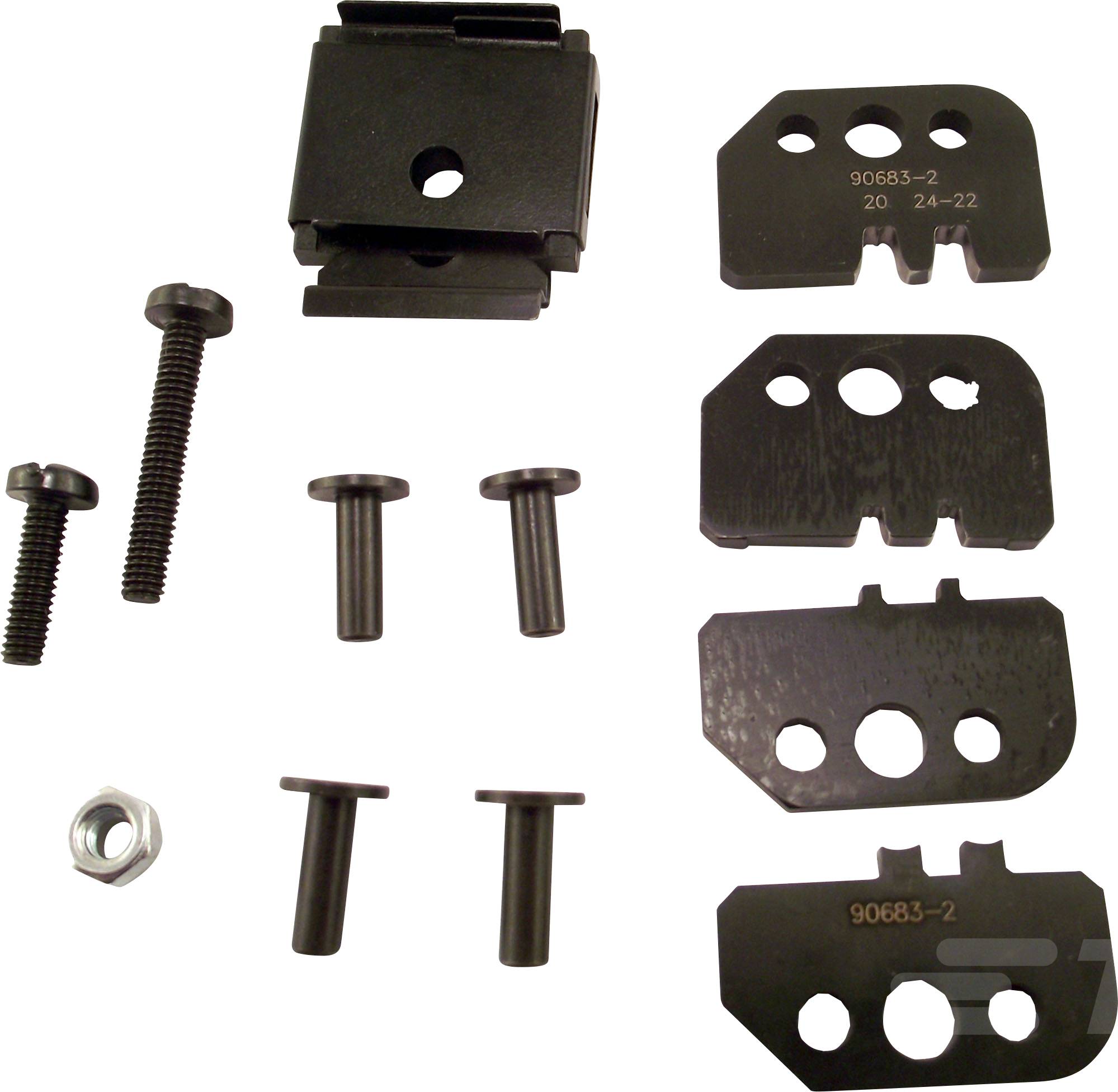 Ein Satz schwarzer Metallteile und Verbindungselemente, einschließlich Schrauben, Muttern und Platten, auf weißem Hintergrund angeordnet.