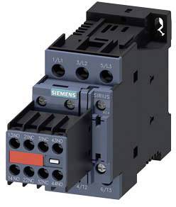 Ein schwarzes und blaues elektrisches Schaltschütz von Siemens mit mehreren Anschlussklemmen und einem grünen Logo in der Mitte.