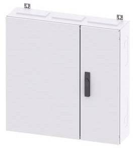Ein weißer Metallschrank mit zwei Türen, eine mit Griff. Befestigungshaken oben, geeignet für Wandmontage.