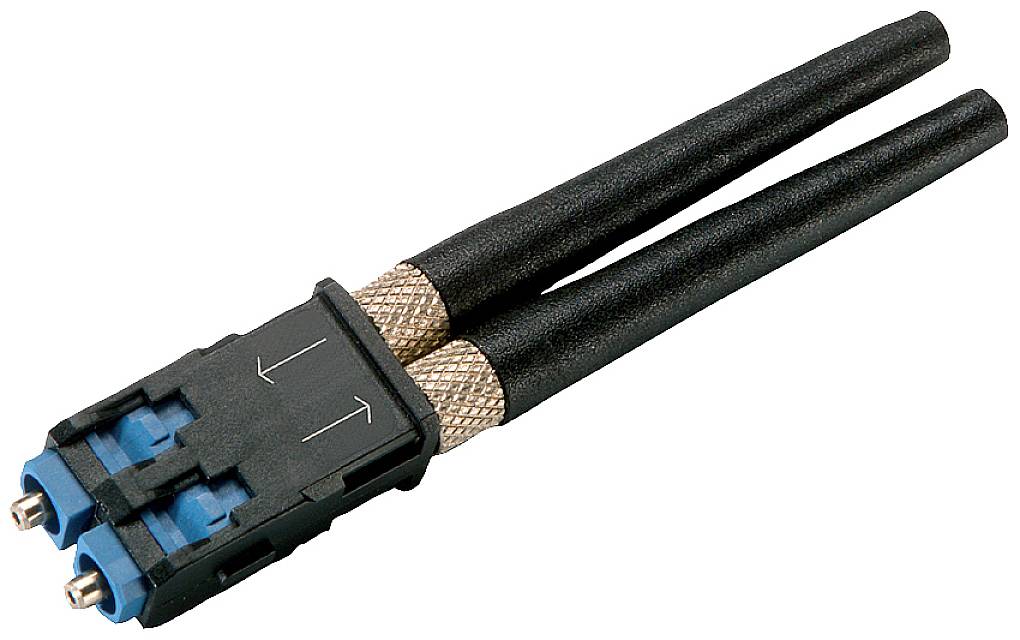 Zwei schwarze Lichtwellenleiterkabel, verbunden mit einem blauen LC-Stecker, der mit Pfeilen gekennzeichnet ist.