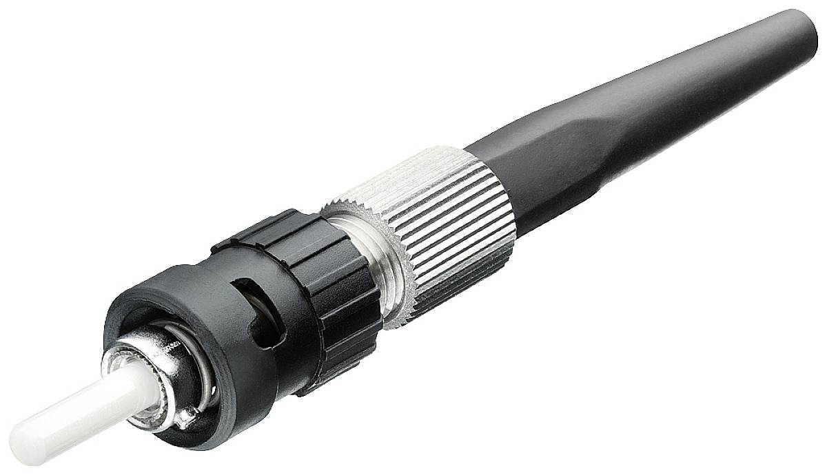 Ein schwarzer und silberner Glasfaser-Steckverbinder mit einem geriffelten Metallteil und einem weißen Steckeransatz.