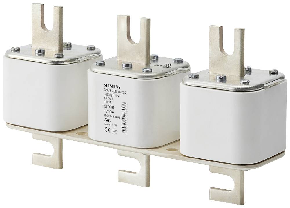 Drei weiße elektrische Sicherungen auf einer Halterung, Beschriftung 'Siemens', geeignet für Hochstromanwendungen in industriellen Umgebungen.