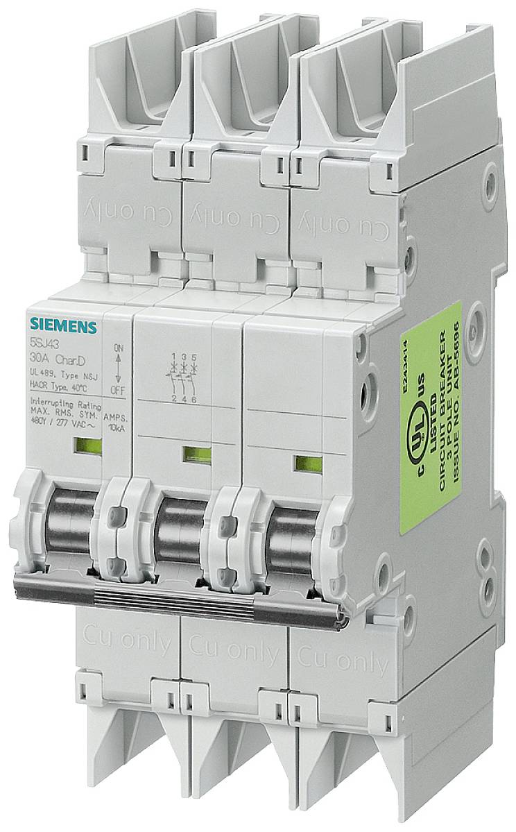 Ein dreipoliger Leitungsschutzschalter mit grüner Beschriftung für elektrische Absicherung. Markenname sichtbar an der Seite.