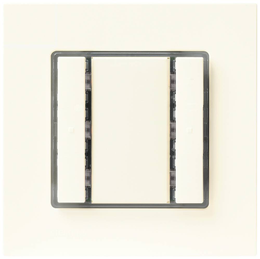 Ein weißer Lichtschalter mit drei vertikalen Streifen in einem rechteckigen Rahmen an einer hellen Wand.