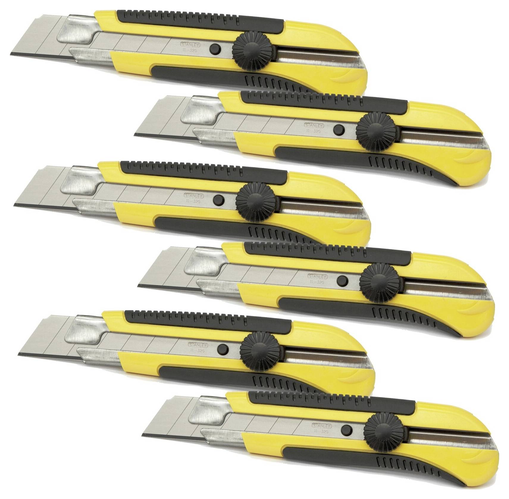 Fünf gelbschwarze Cuttermesser, nebeneinander liegend und ausgefahrene Klingen, auf weißem Hintergrund.