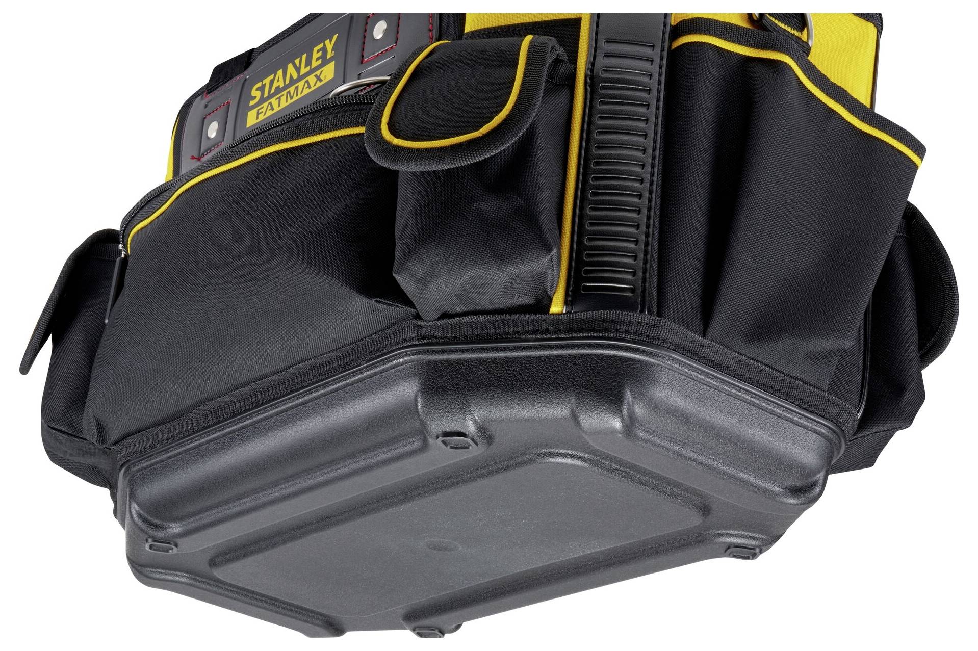 Schwarze Werkzeugtasche mit gelben Akzenten und mehreren Fächern. Robust für Werkzeuge konzipiert, Stanley-Logo oben sichtbar.