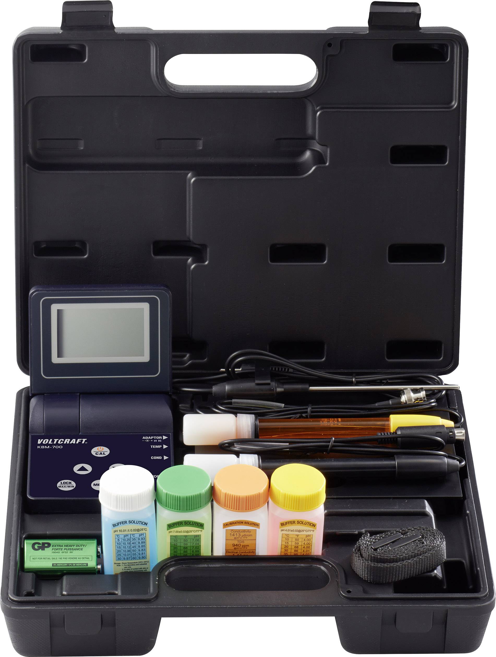 Offener schwarzer Tragekoffer mit einem digitalen Messgerät, verschiedenen Sonden und Kalibrierungslösungen in bunten Flaschen.