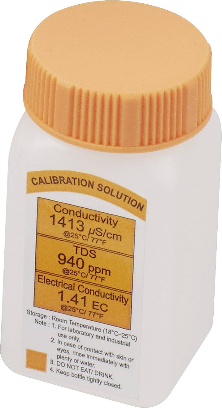 Kunststoffflasche mit Kalibrierlösung. Auf dem Etikett stehen Leitfähigkeit '1413 µS/cm', TDS '940 ppm', Elektrische Leitfähigkeit '1.41 EC'.
