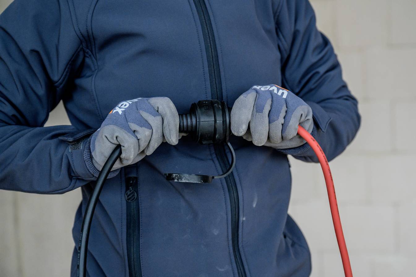 Brennenstuhl 1167830 Strom Verlängerungskabel 16 A Rot 25.00 m H07RN-F 3G 1,5 mm² für Außenbereich geeignet