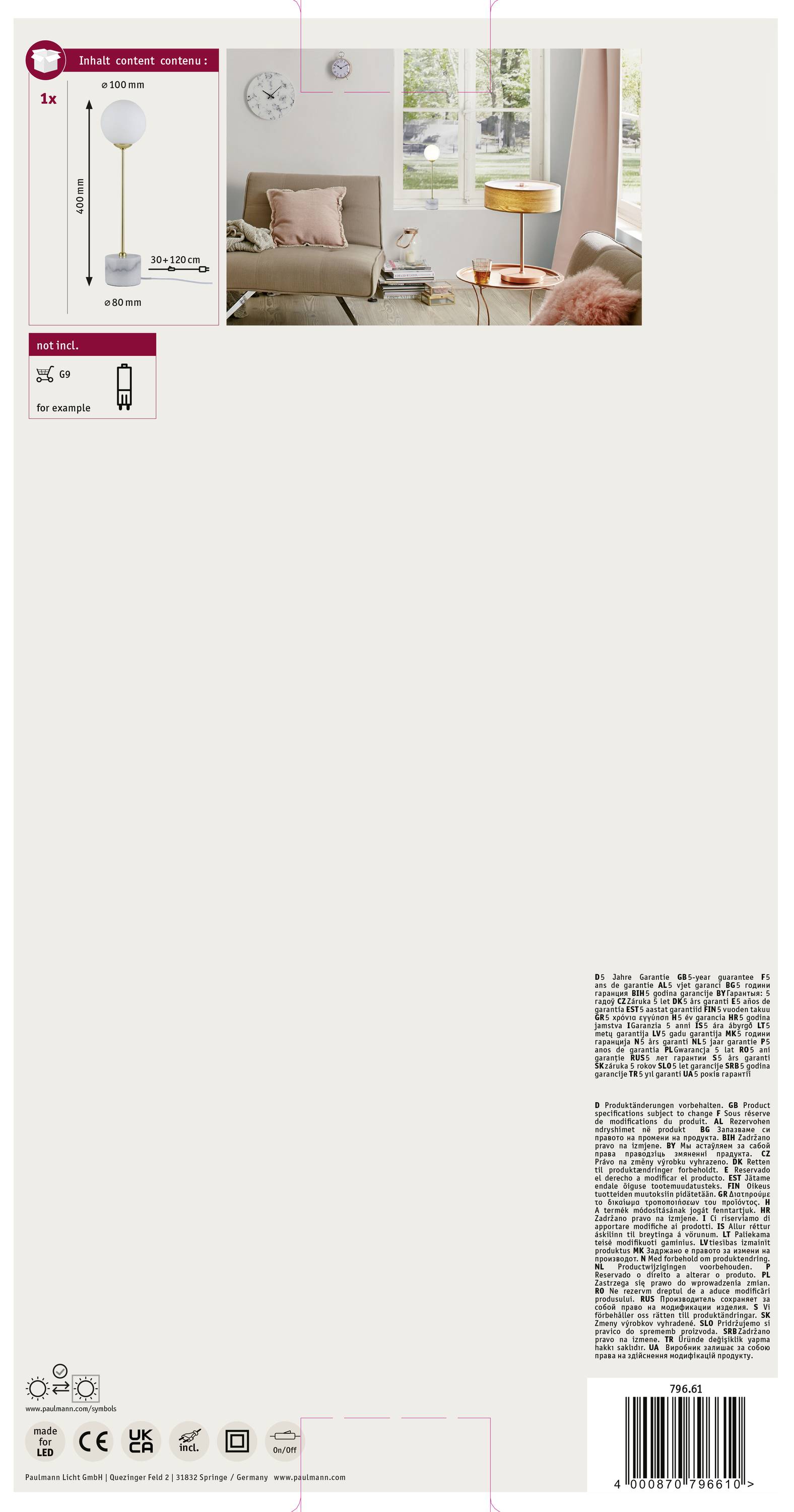 Stehleuchte in modernem Wohnzimmer mit Sofa, Tisch und Lampe; in beige und orange Tönen gehalten.