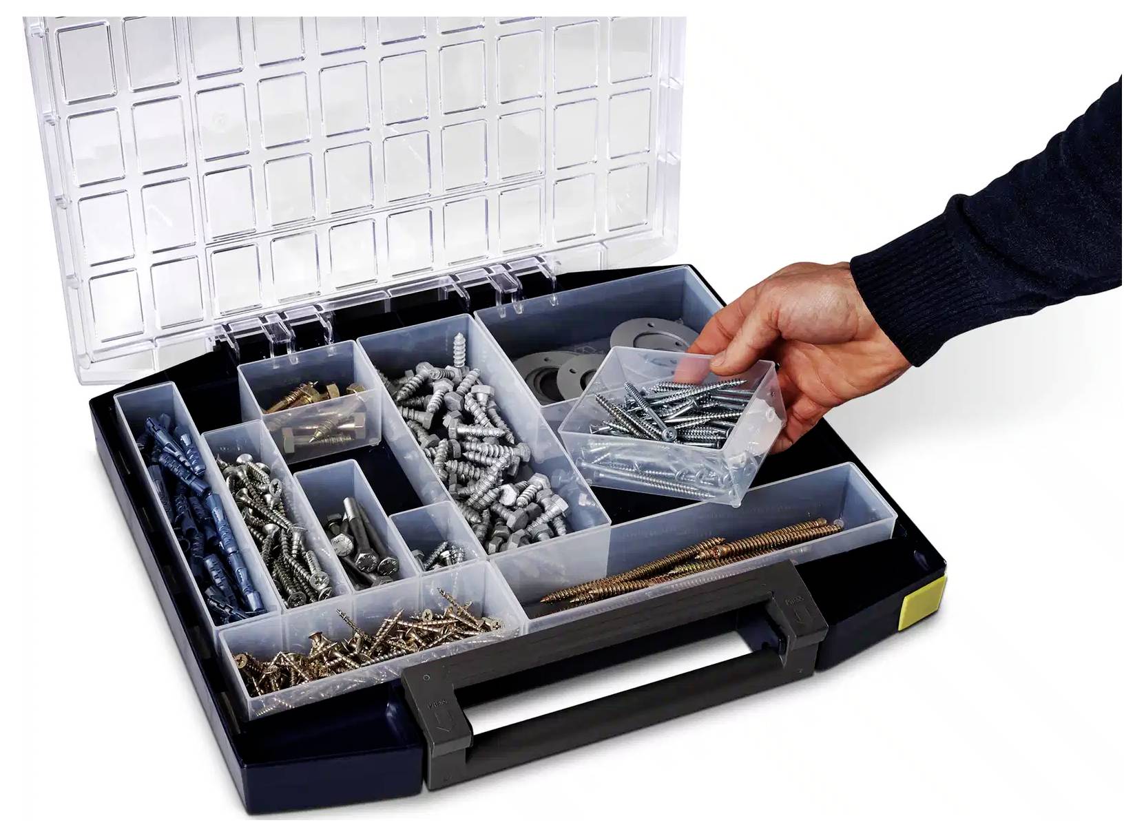 Eine Hand greift in eine Schachtel, die verschiedene Schrauben und Beschläge enthält, die in separaten Fächern organisiert sind.