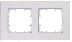 Weiße, rechteckige Doppelrahmen-Abdeckung für zwei Steckdosen oder Schalter, Wandmontage.