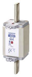 Ein Sicherungseinsatz von Siemens, angegeben mit 400V und 50A, auf einem weißen Hintergrund.