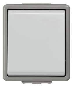 Ein einfacher, quadratischer Lichtschalter in einem grauen Rahmen.