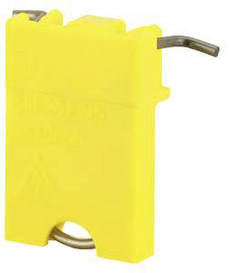 Gelbes Kunststoffteil mit gebogenem Metallhaken, möglicherweise ein Sicherheitsverschluss oder Isolationsteil für elektrische Anwendungen.