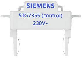 'SIEMENS 5TG7355 (control) 230V~' auf weißem Gehäuse eines elektrischen Bauteils.