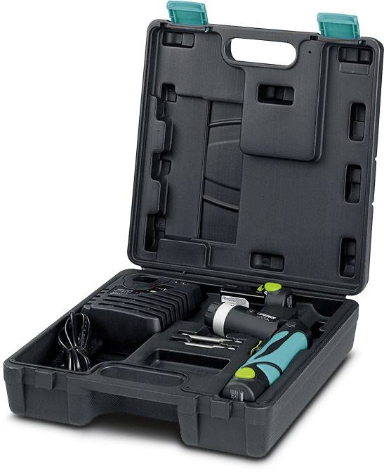 Ein offener Werkzeugkoffer mit einem Akkuschrauber, Ladegerät und Bohrzubehör, geeignet für Heimwerkerprojekte.