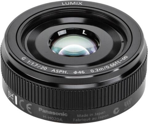 Weitwinkel-Objektiv der Marke Lumix mit Aufschrift 'G 1:1.7/20 ASPH.' und 'Panasonic'. Kompakte Bauweise, für Kameras geeignet.