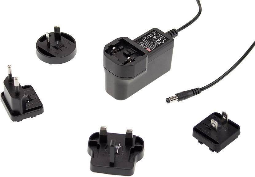 Ein Adapter mit vier verschiedenen Steckeraufsätzen für internationale Steckdosenoptionen.