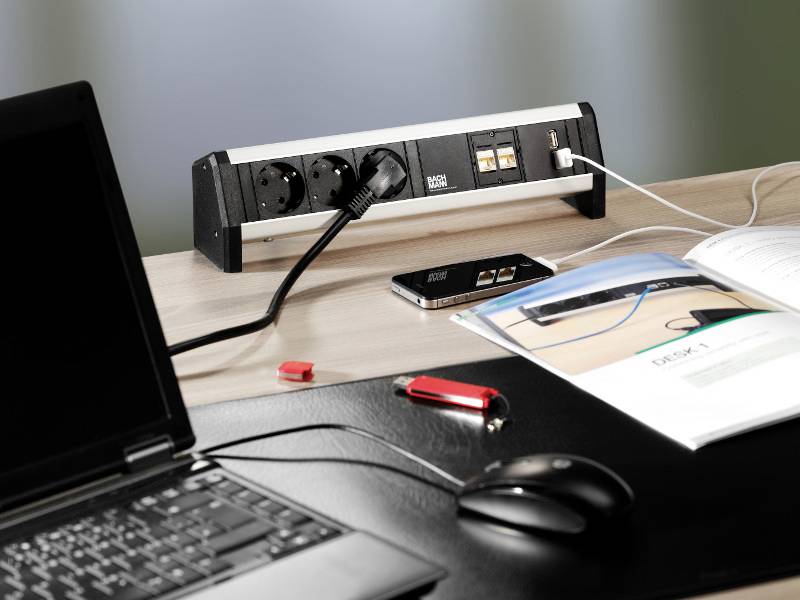 Bachmann 902.0048 Steckdosenleiste ohne Schalter Schwarz, Aluminium Schutzkontakt