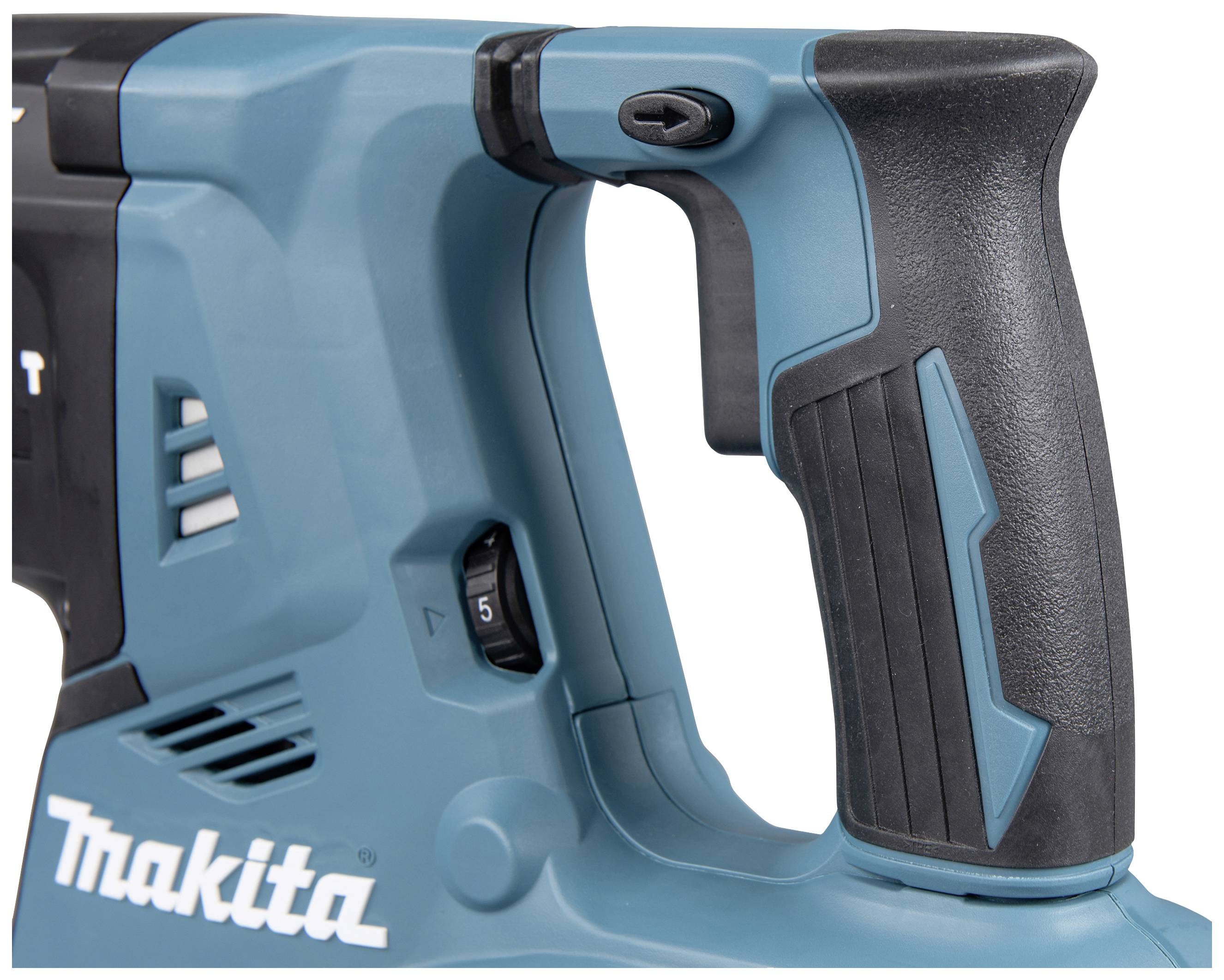 Ausschnitt eines blauen Elektrowerkzeugs mit schwarzem Griff und 'Makita'-Logo, vermutlich ein Akkubohrschrauber.