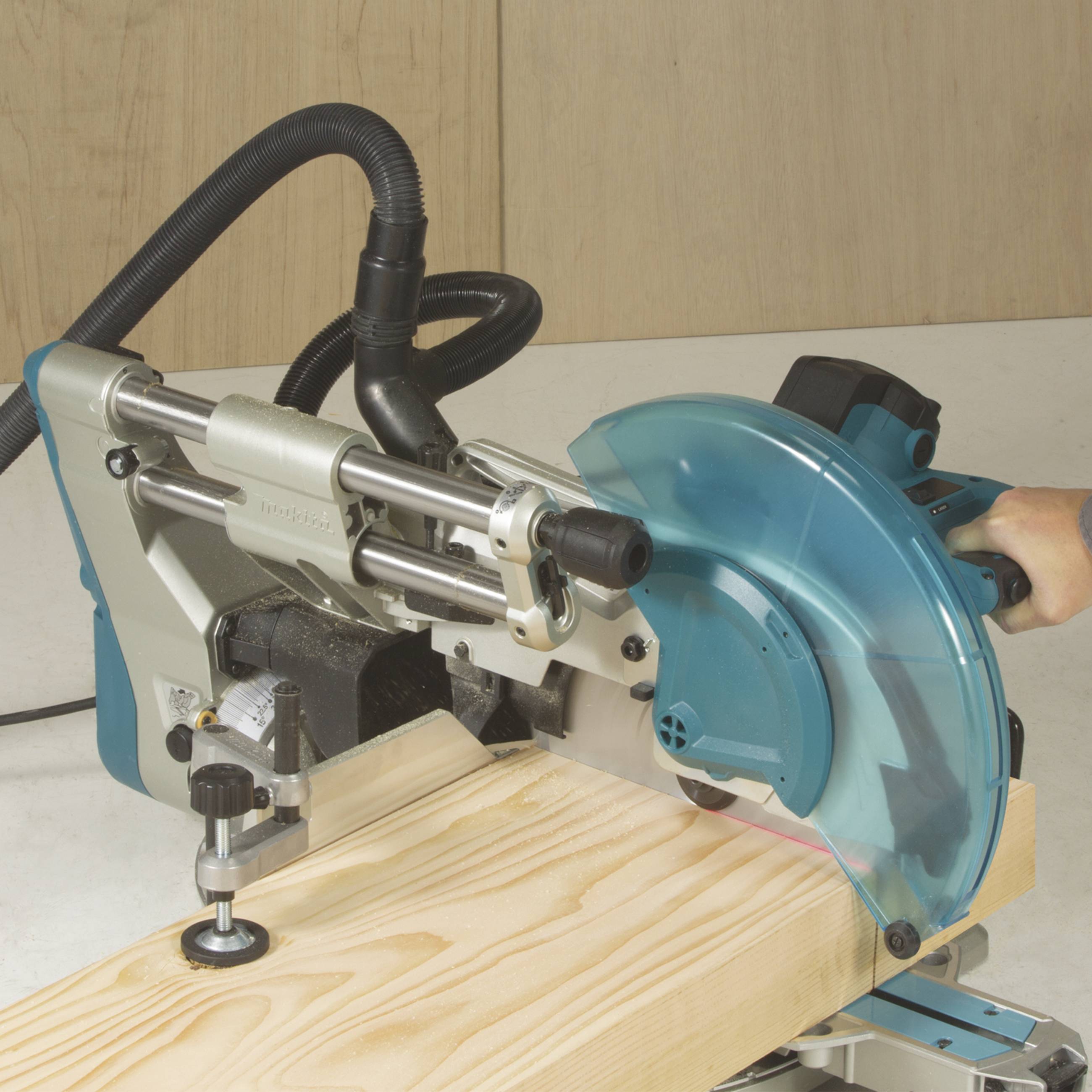 Makita Kapp- und Gehrungssäge 305mm 30mm 1800W