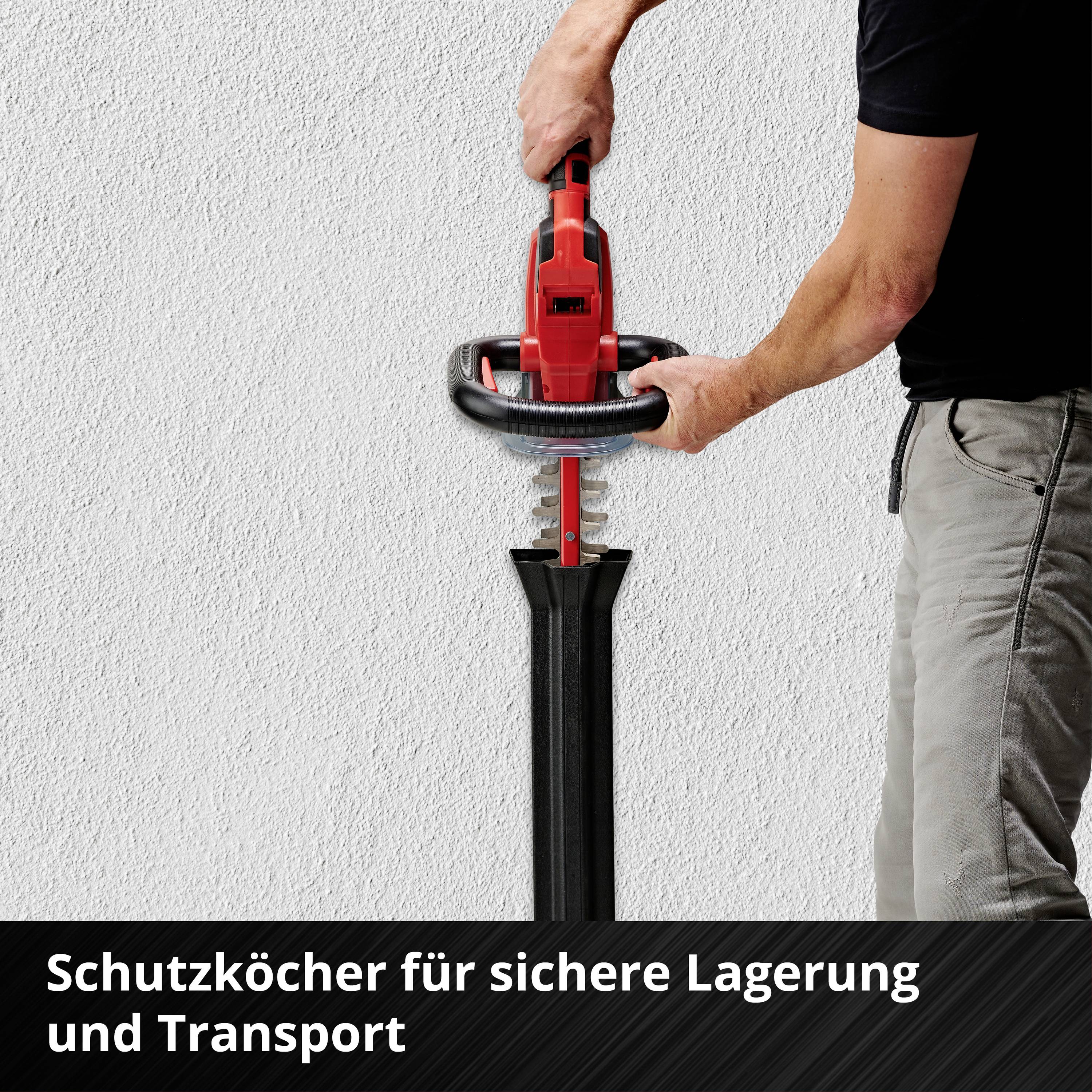 Ein Mensch bedient eine rote Heckenschere. Text unten: 'Schutzköcher für sichere Lagerung und Transport'.