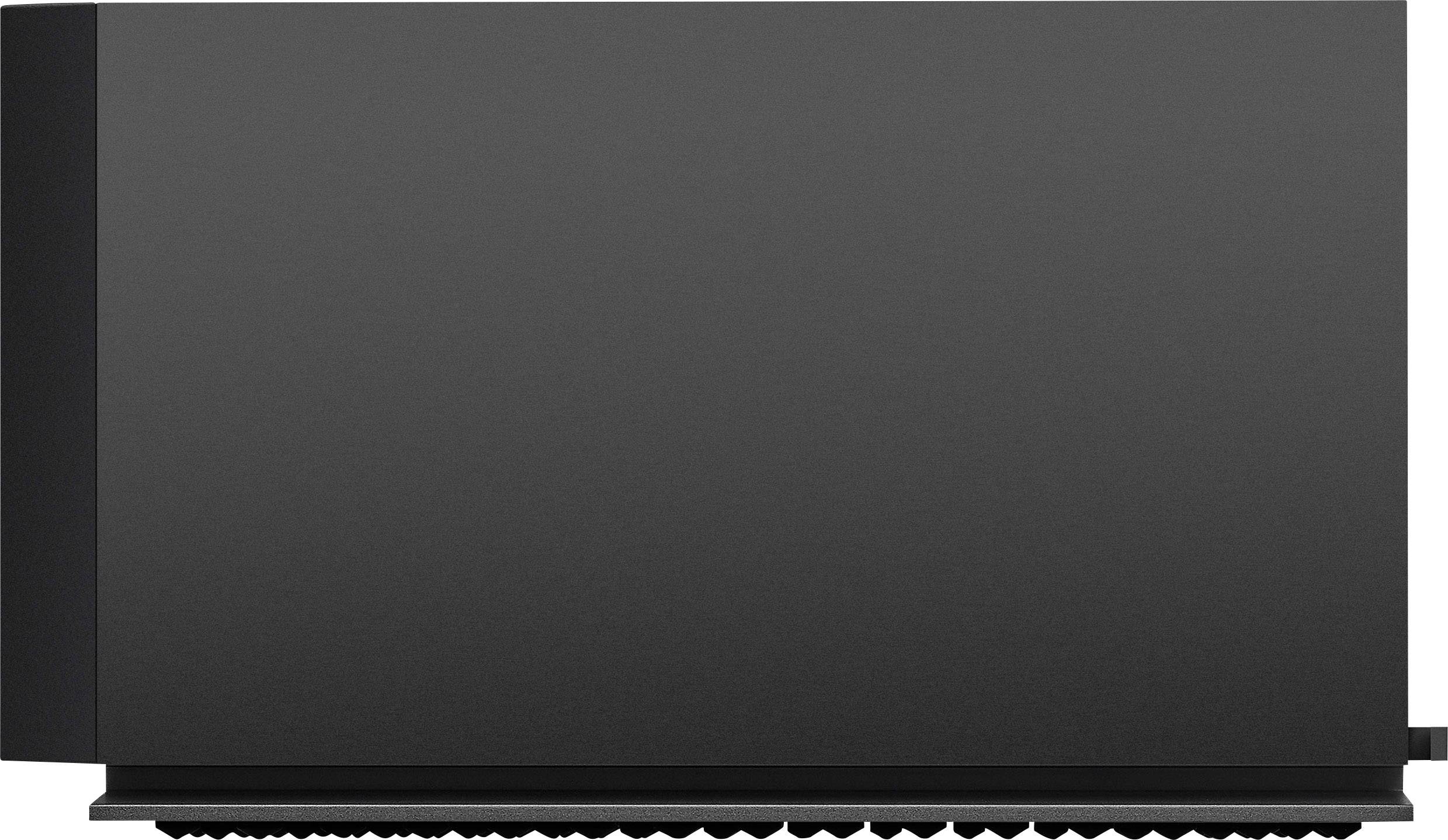 Schwarze, rechteckige elektronische Box mit Lüftungsschlitzen am Boden, die möglicherweise ein elektronisches Gerät darstellt.